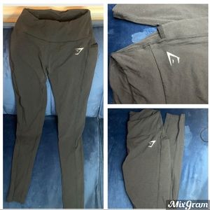 Black Gym Shark leggings, with side pockets.